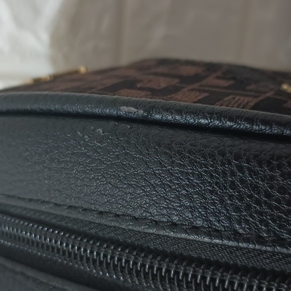 TOMMY HILFIGER CROSSBODY BAG - Picture 8 of 17